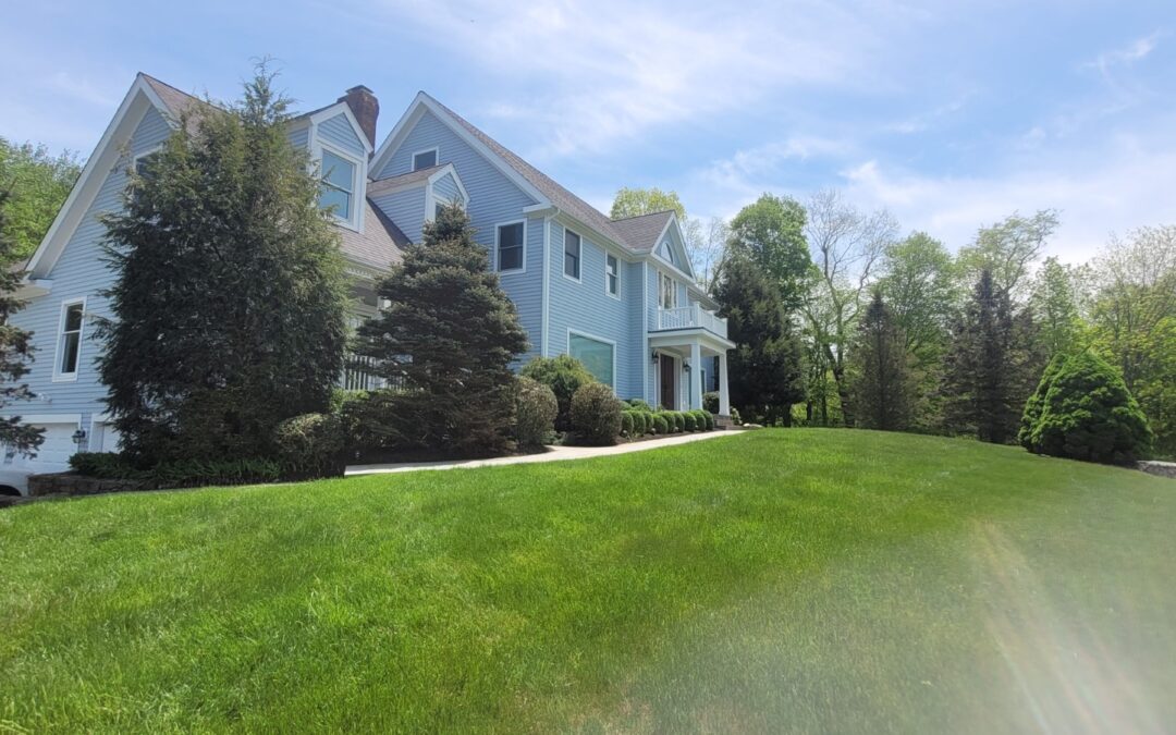 Full-Service Lawn Care & Lawn Fertilizing Contractors in Monroe, CT
